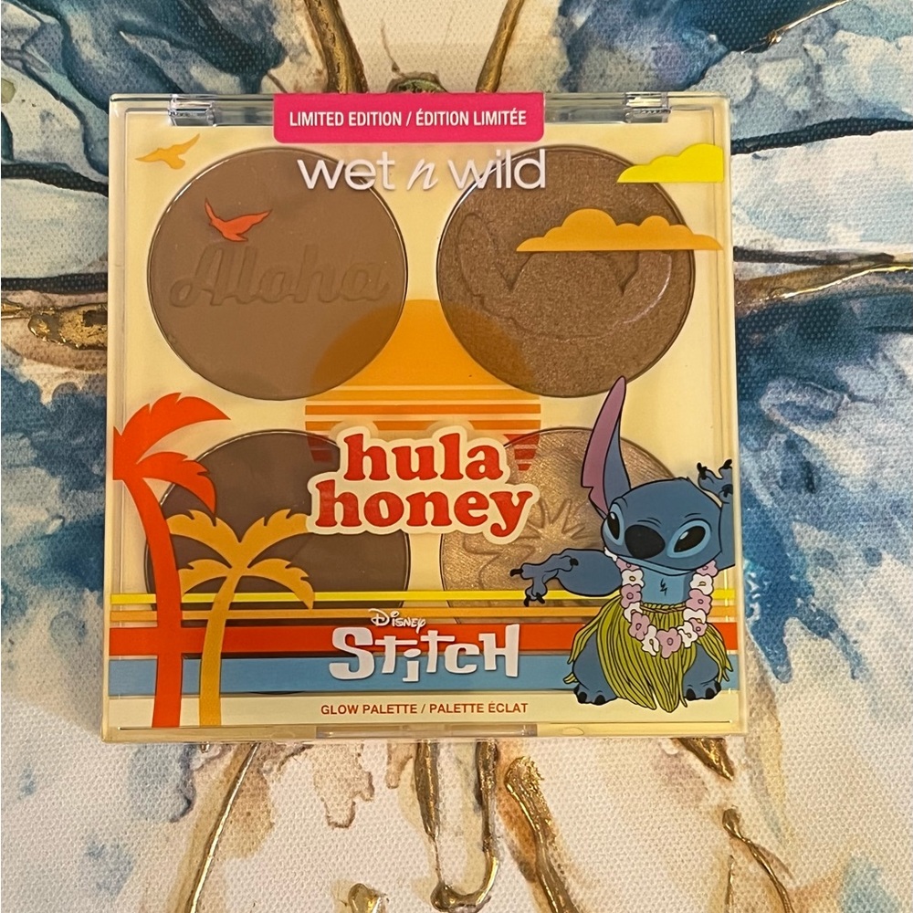 WET N WILD / DISNEY STITCH GLOW PALETTE